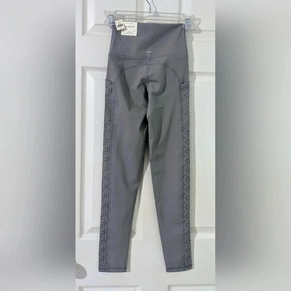 NWT Gray *Aerie* Leggings | XS | Hi-Rise | Feel Cool Laser-Cut Side Pockets - Picture 3 of 7